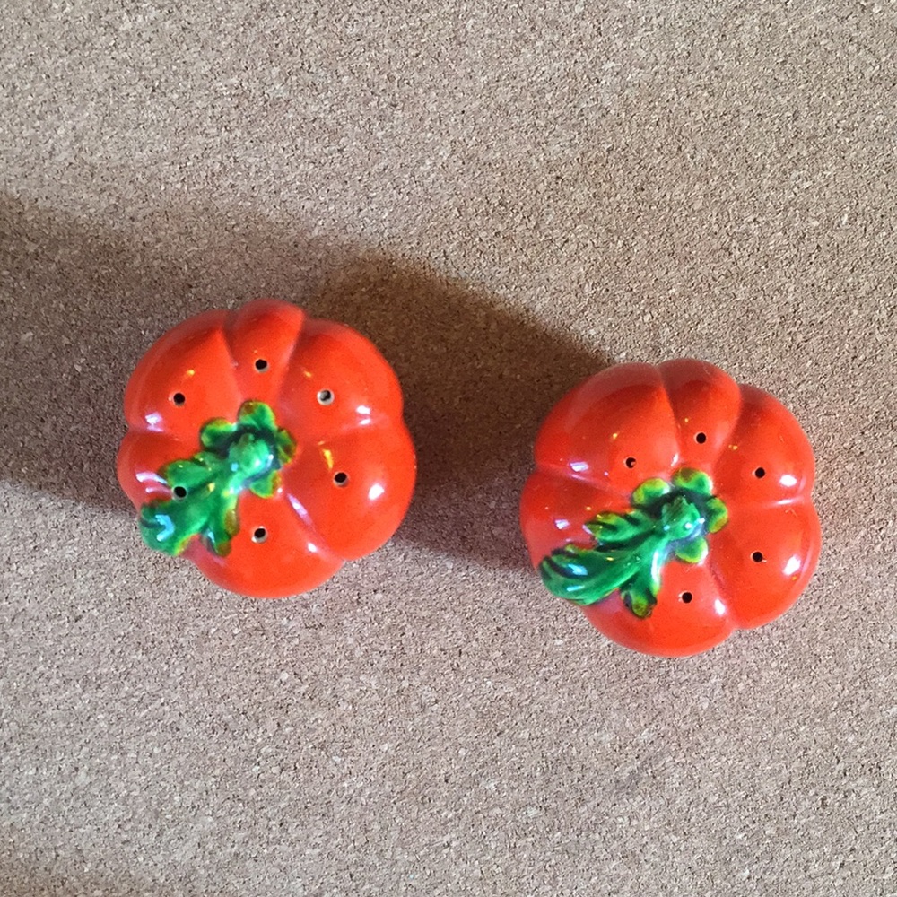 Mid Century Fall Pumpkins Salt and Pepper Shakers Set - Picture 3 of 5